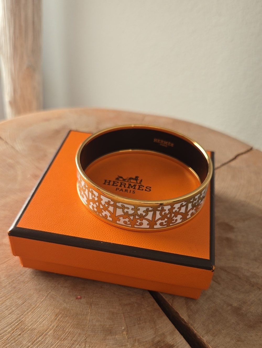 Hermès White & Gold Color Pattern Cuff With Box + Duster, VGUC, French Chic - Picture 2 of 7